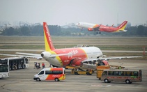 Hàng không rầm rộ bán hàng trên máy bay, Vietjet dừng bán bộ lễ cúng trong chuyến bay Côn Đảo