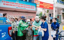 Những chai nước miễn phí làm mát lòng người giữa nắng hè