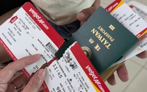 Từ vụ xé vé máy bay: Khách đến nhà đón sao cho phải?