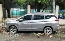 Vụ xe hơi đậu bên đường ở Tân Phú cả năm: Do chủ xe bận về quê chăm vợ