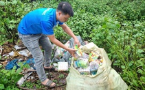 Chống buôn lậu, hàng giả 13-6: Bánh kẹo, đồ chơi trẻ em bị bỏ đống