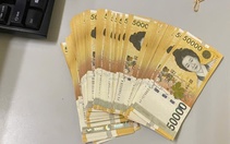 Thấy 5 triệu won bỏ quên, nữ nhân viên xe đẩy sân bay Nội Bài trả ngay cho khách Hàn Quốc