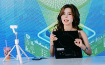 Mega livestream: Bùng nổ giảm giá, tràn ngập quà mỹ phẩm, đồ ăn, quần áo... 'made in Vietnam'