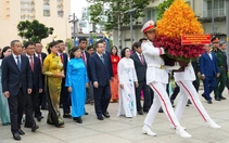 Lãnh đạo TP.HCM dâng hoa tưởng niệm Chủ tịch Hồ Chí Minh nhân kỷ niệm 100 năm Ngày Báo chí Việt Nam