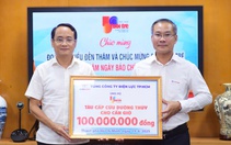 Tổng công ty Điện lực TP.HCM ủng hộ tàu cấp cứu đường thủy 100 triệu đồng