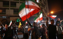 Iran phóng tên lửa căn cứ Mỹ, ông Trump chê Iran yếu ớt, cảm ơn 'thông báo sớm'