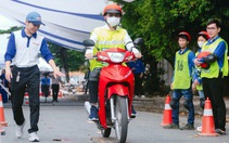 Công nhân ý thức thực hiện văn hóa giao thông