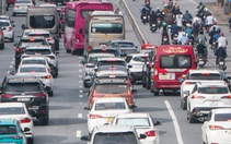Lắp rào chắn trên đường Võ Chí Công, Phạm Văn Đồng gây ùn tắc, lãnh đạo Sở Xây dựng Hà Nội nói gì?