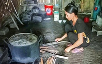 Đang đun nước trong bếp thì bị sét đánh