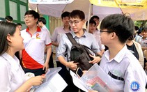 Thầy cô túc trực tại điểm thi tốt nghiệp THPT 'tiếp sức' học trò