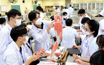 Sinh viên ngành y sắp phải thi đánh giá năng lực 'chuẩn quốc tế' trước khi hành nghề