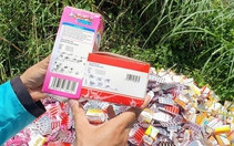 Công an truy xét được người chở hàng ngàn hộp thuốc, thực phẩm chức năng đổ bỏ ở Bình Chánh