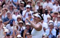 Anisimova gây sốc khi đánh bại số 1 thế giới Sabalenka để vào chung kết Wimbledon 2025