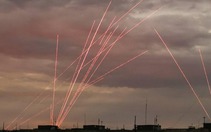 Ukraine nói Nga đang tấn công Kiev, gây hỏa hoạn và nhiều tiếng nổ lớn