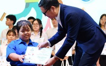 Trao học bổng Chắp cánh ước mơ, điểm tựa cho nghị lực vượt khó
