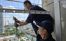 Nhiều cư dân chung cư ở TP.HCM tháo 'chuồng cọp', mở lối thoát nạn sau vụ cháy cư xá Độc Lập