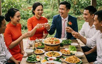 Gói đồ ăn thừa ở đám cưới, tiệc tùng mang về để tiết kiệm thì có gì sai?
