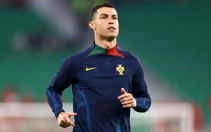 Ronaldo đến, cả đội Hannover 96 phải rời khách sạn
