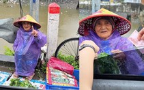 Ấm lòng cặp đôi giúp đỡ cụ bà bán rau ngày mưa bão