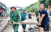 Quân đội, công an dồn lực giúp bà con vùng lũ Nghệ An khắc phục thiệt hại