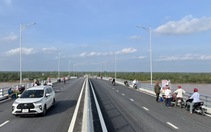 Chủ đầu tư kêu cứu vì người dân 'xé rào' qua cầu Đại Ngãi 2
