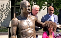 Tượng George Floyd bị dỡ khỏi Viện Smithsonian ở thủ đô Mỹ?