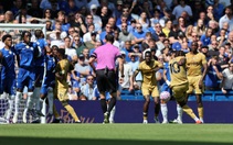 Chelsea thoát thua nhờ luật hiếm gặp ở Giải Ngoại hạng Anh