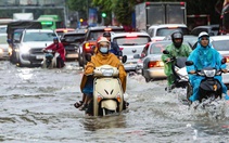 Loạt trường ở Hà Nội cho học sinh nghỉ học, sinh viên học trực tuyến vì bão số 5