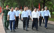 Bí thư Trần Lưu Quang dâng hương tưởng nhớ các Anh hùng liệt sĩ tại Côn Đảo