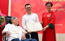 Nhạc sĩ Phạm Tuyên tặng bản quyền bài hát ‘Như có Bác trong ngày đại thắng’ cho báo Nhân Dân