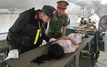 Từ chuyện bé gái ngất xỉu, những ai không nên ‘dầm mưa, dãi nắng’ chờ xem diễu binh, diễu hành A80?
