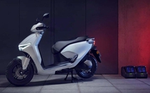 Honda CUV e: 2026 ra mắt: thêm kính chắn gió và thùng để đồ phía sau, giá quy đổi tới 141 triệu đồng
