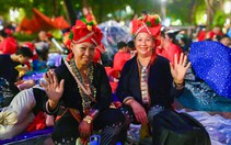 Nhiều tuyến đường trung tâm Hà Nội đã kín chỗ chờ xem diễu binh, diễu hành