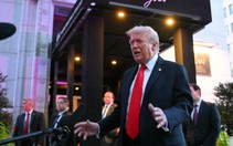 Tiếng reo hò ủng hộ và la ó phản đối vang lên ở Washington D.C khi ông Trump ghé thăm