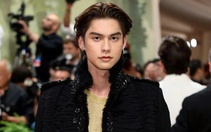 Sao Thái Lan Bright Vachirawit giúp Burberry bội thu triệu đô