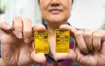 Giá vàng miếng SJC vượt 132 triệu đồng/lượng, chênh lệch giá vàng trong nước - thế giới giảm mạnh