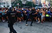 Cảnh sát Tây Ban Nha tấn công người hâm mộ Marseille