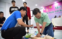 Người hóc dị vật cao 1,7m, người 'nấm lùn' sơ cứu bằng cách nào?