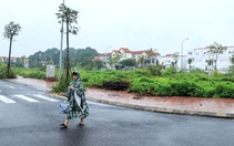 Đất đấu giá ngoại thành hơn trăm triệu/m² bỏ hoang, đánh thuế được không?