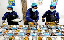Hàng ngàn trẻ Indonesia ngộ độc trong chương trình bữa ăn miễn phí 10 tỉ USD