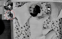 Cô gái phản xạ cực nhanh khi suýt bị rắn bò lên giường cắn