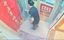 Cửa thang máy 'ảo tung chảo' làm chàng trai hú hồn vì tưởng bị kẹt