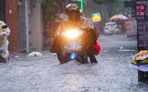 Mưa suốt đêm, sáng nay nhiều tuyến đường Hà Nội bắt đầu ngập