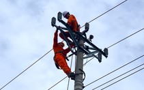 Vượt hàng trăm kilômet giúp khắc phục sự cố điện ở vùng bão
