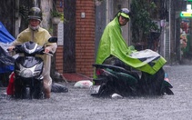 Sở đề nghị trường chủ động, học sinh Hà Nội vẫn đến trường khi mưa ngập lớn