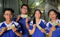 Bốn em học sinh 'tiêu sạch' 100k Nhà nước tặng theo cách không thể đáng yêu hơn