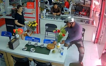Gia chủ ngơ ngác vì chưa kịp thắp hương, cô hồn đã giật mất đồ cúng