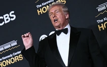 Tổng thống Trump khoe sẽ lắp tay vịn ghế bằng đá cẩm thạch tại nhà hát Kennedy?
