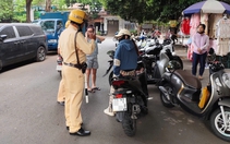Công an TP.HCM xử lý 'điểm nóng' lấn chiếm vỉa hè trên đường Phạm Văn Bạch, Phan Xích Long