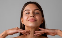 Chăm sóc vùng cổ cách nào để giảm đau, bớt stress?